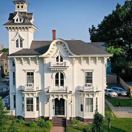 The Wedding Cake House Bed & Breakfast Провидънс Екстериор снимка