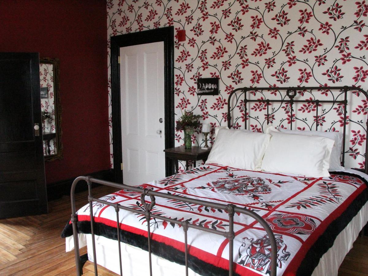 The Wedding Cake House Bed & Breakfast Провидънс Екстериор снимка