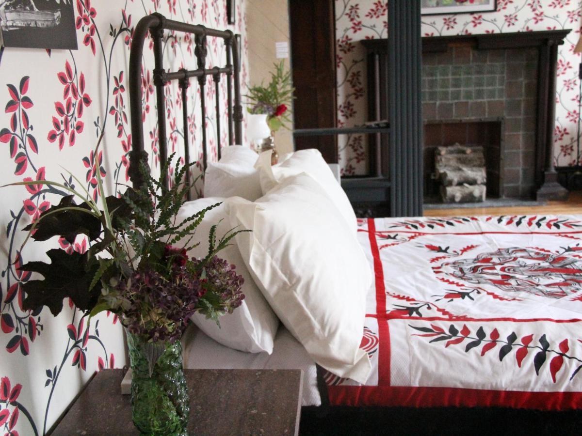 The Wedding Cake House Bed & Breakfast Провидънс Екстериор снимка