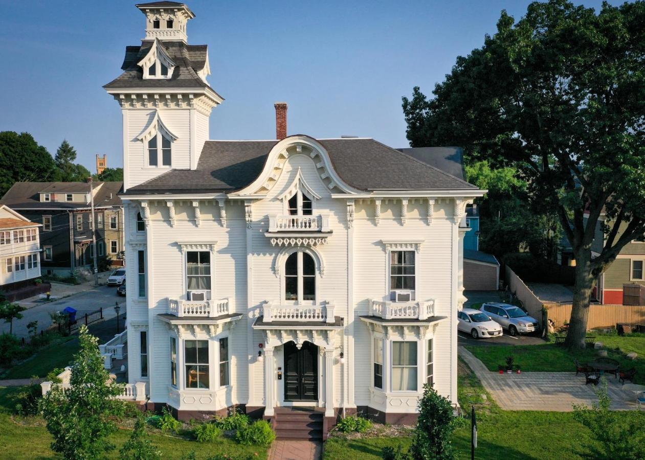 The Wedding Cake House Bed & Breakfast Провидънс Екстериор снимка