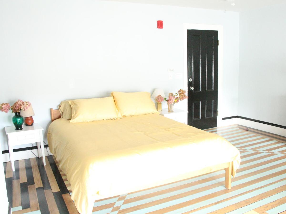 The Wedding Cake House Bed & Breakfast Провидънс Екстериор снимка
