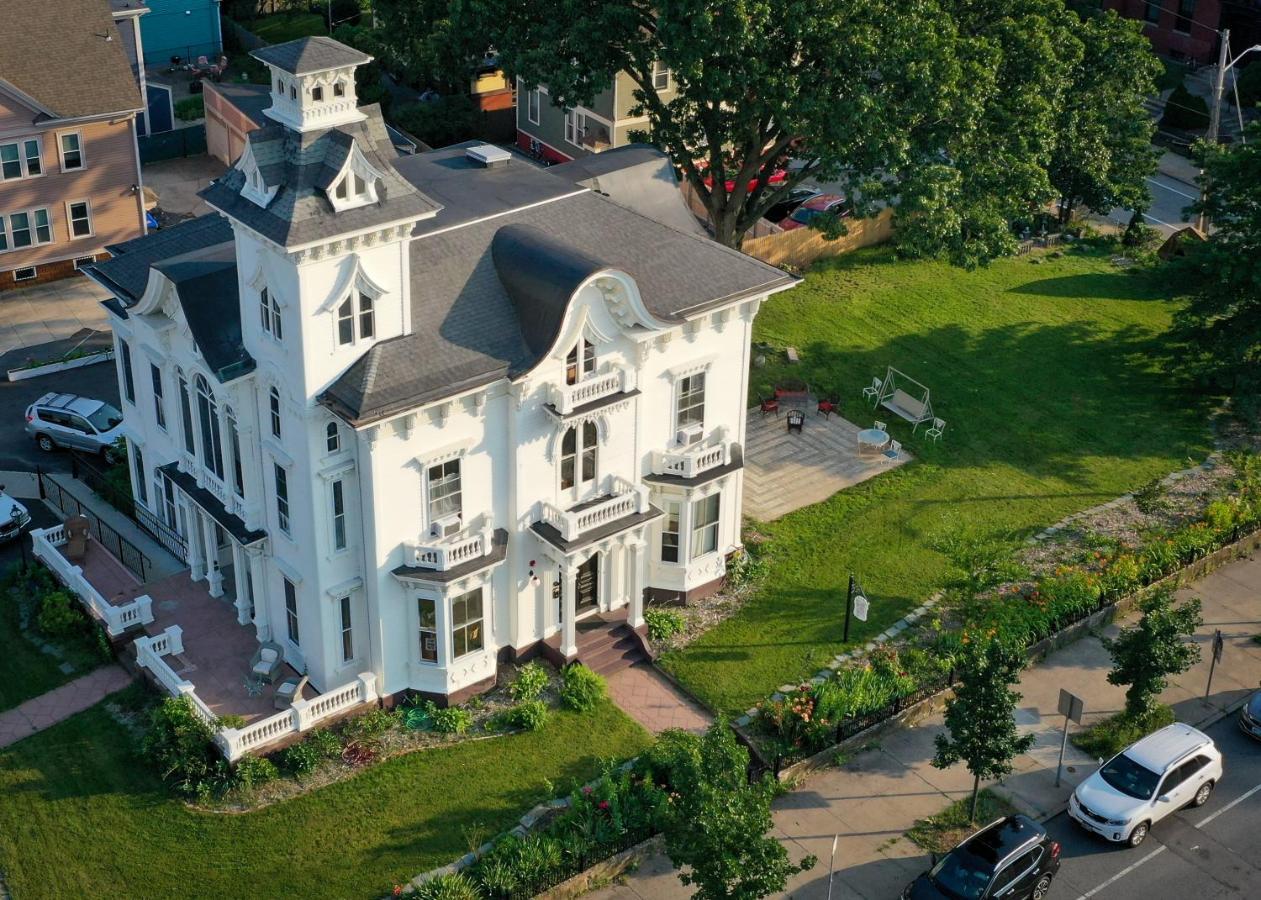 The Wedding Cake House Bed & Breakfast Провидънс Екстериор снимка