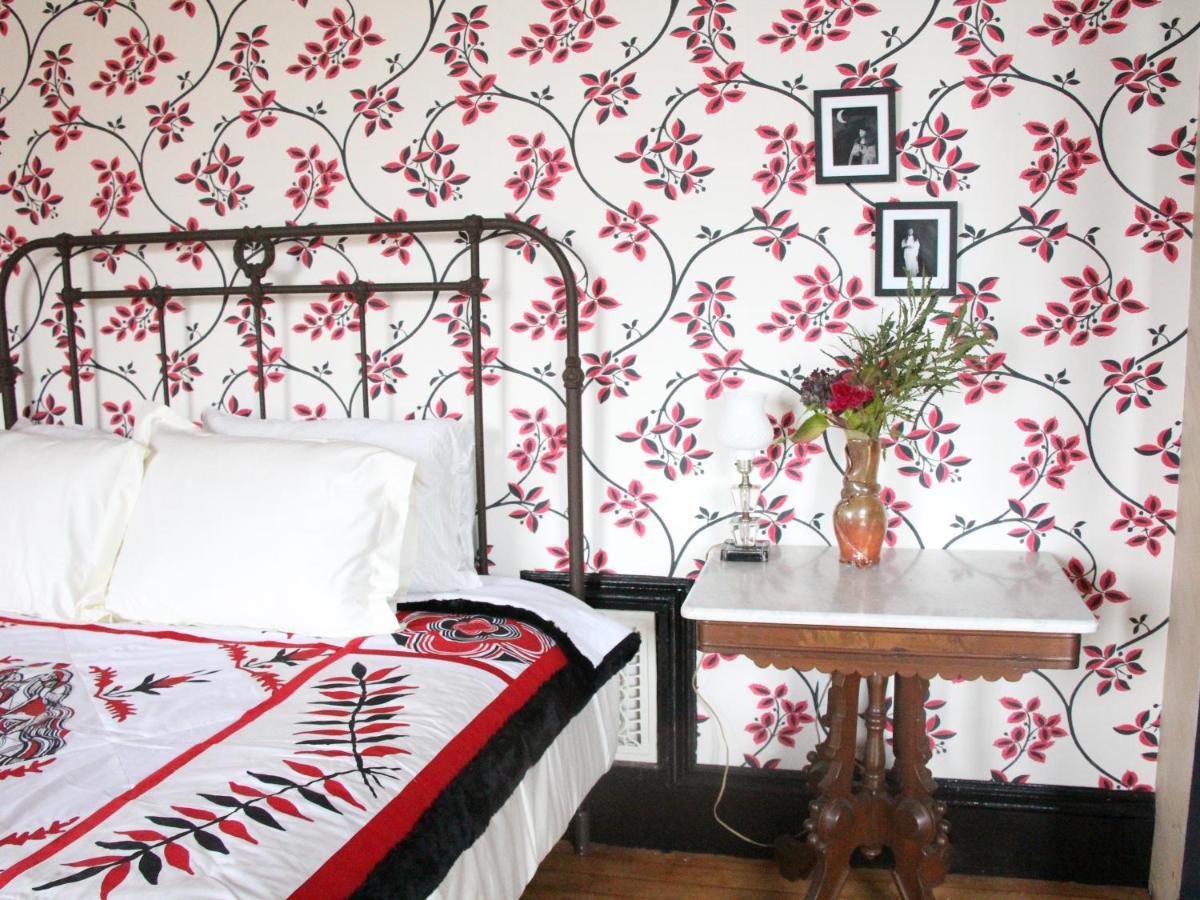 The Wedding Cake House Bed & Breakfast Провидънс Екстериор снимка