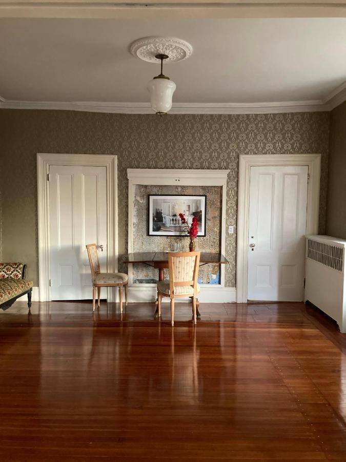 The Wedding Cake House Bed & Breakfast Провидънс Екстериор снимка