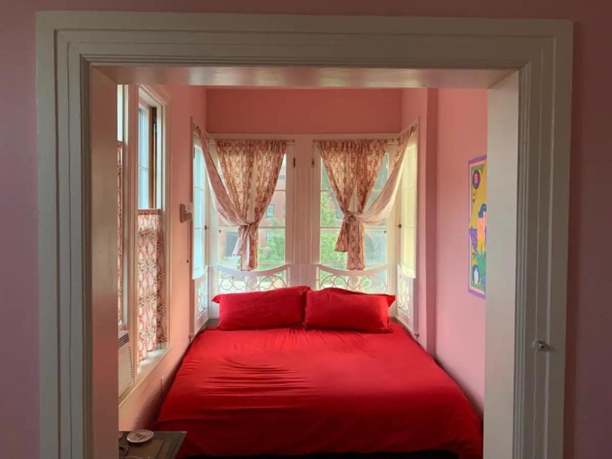 The Wedding Cake House Bed & Breakfast Провидънс Екстериор снимка